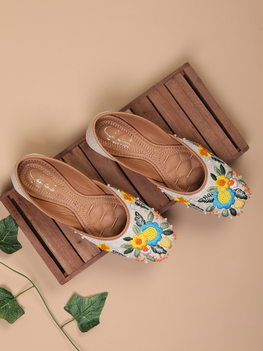 Jutis For Women